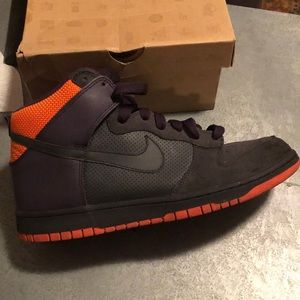 Nike Dunk High.   ANTHRCT/ANTHRCT-ABYSS-ORNG BLZ.